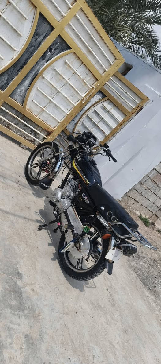 سلام عليكم دراجه سيڤان موديل ٢٣محرك مكفول شلعه ومعدل  نارر🏍👌نقصهه كلوب دبل اشاير خلفي وياله ميل صلنصه كاتم تايرات جدد السعر ٤٥٠ وبيهه مجال للاستفسار هاذه الرقم *********** فقط واتساب أو خاص مكان اديالى تقاطع القدس منطقه الحديد
