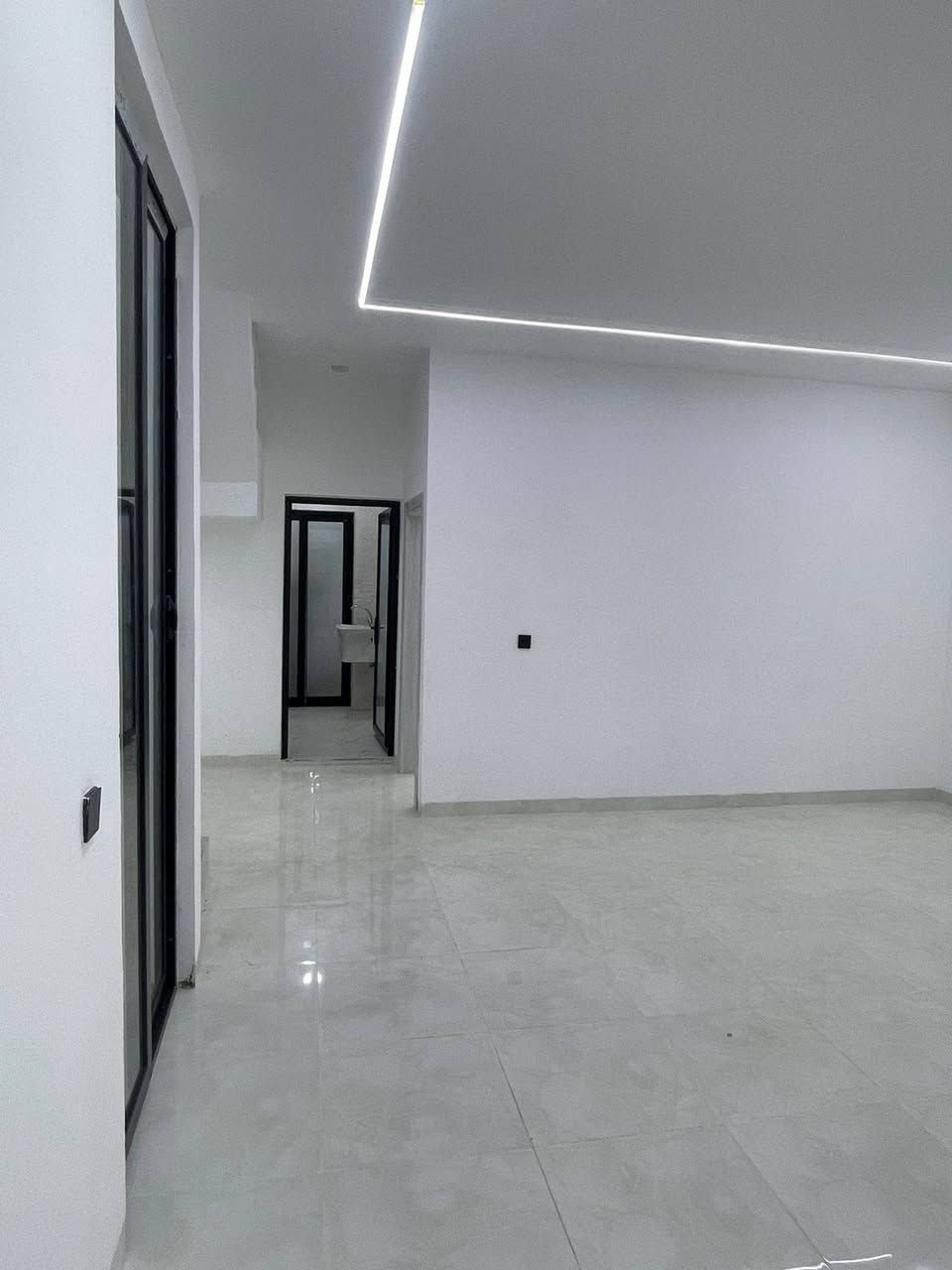 الاعلان
          🔶 تميــــــــز بـعـــــرض عقـــــــــــــــــــارك معنا 
                و دع لنا التسويق والتصوير باحترافية 🔶
🟠دارسكني صفر          طابو باسم شخص واحد
🟠المساحة :               150م واجهة 7:50م
🟠العنوان   حي جامعة مربع جديد مقابل جامعة
🟠  طوابقين     4 غرف نوم استقبال ومطبخ   
   مكان مميز توزيع جديد قريب على جامعة ومحافظة 
    سعر          203 بي مجال 
-------------------------------
للمزيد من المعلومات مراجعة مكتب السدرة للعقارات  والمقاولات 
العنوان حزيران شارع النخيل مقابل افران الجزيرة
او الاتصال على ارقام.                
6669959 0770📞 احمد وهاب
***********📞 ابو عبدالله 
#السدرة_للعقارات_والمقاولات
