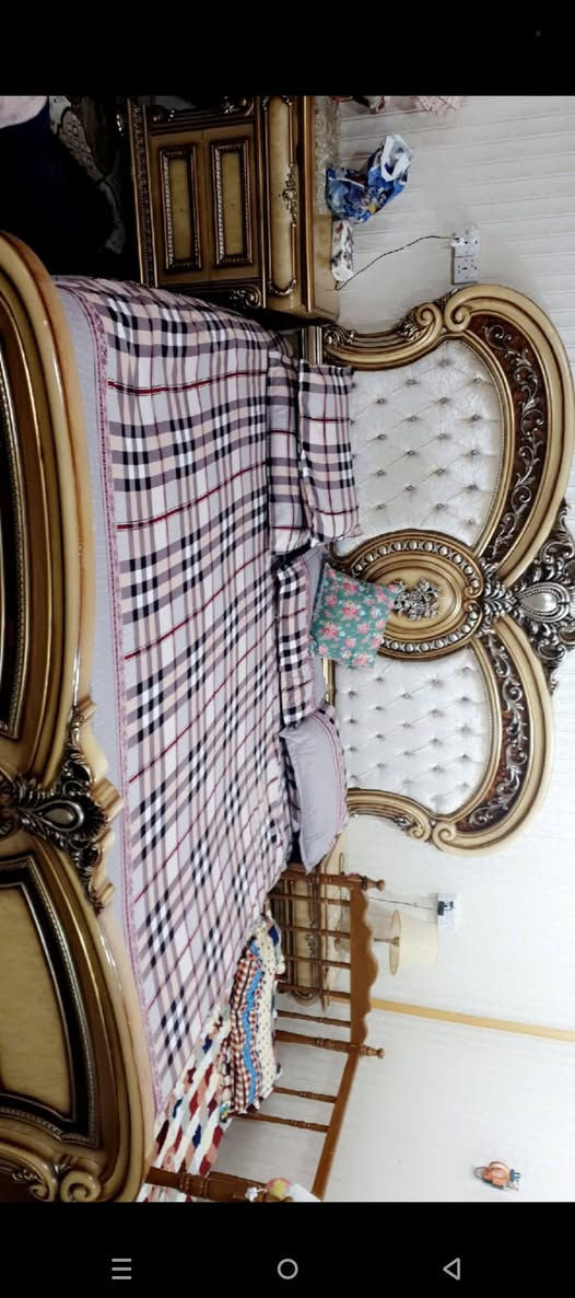 غرفة مصري درجة أولى ٣٠٠ الف مع تخم قنفات تركي ٣٠٠ ألف وبيها مجال
***********
