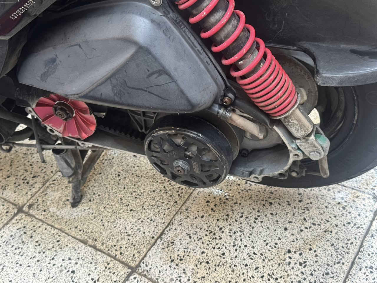 السلام عليكم ثعلب للبيع فقط كلجات رياضي وصالنصه رياضي الدراجه كلش نضيفه مكينه برغي ما مفتوح جيب مصلح وتعال افحص السعر ٨٠٠ وبيها مجال العنوان بغداد الحريه 
***********
