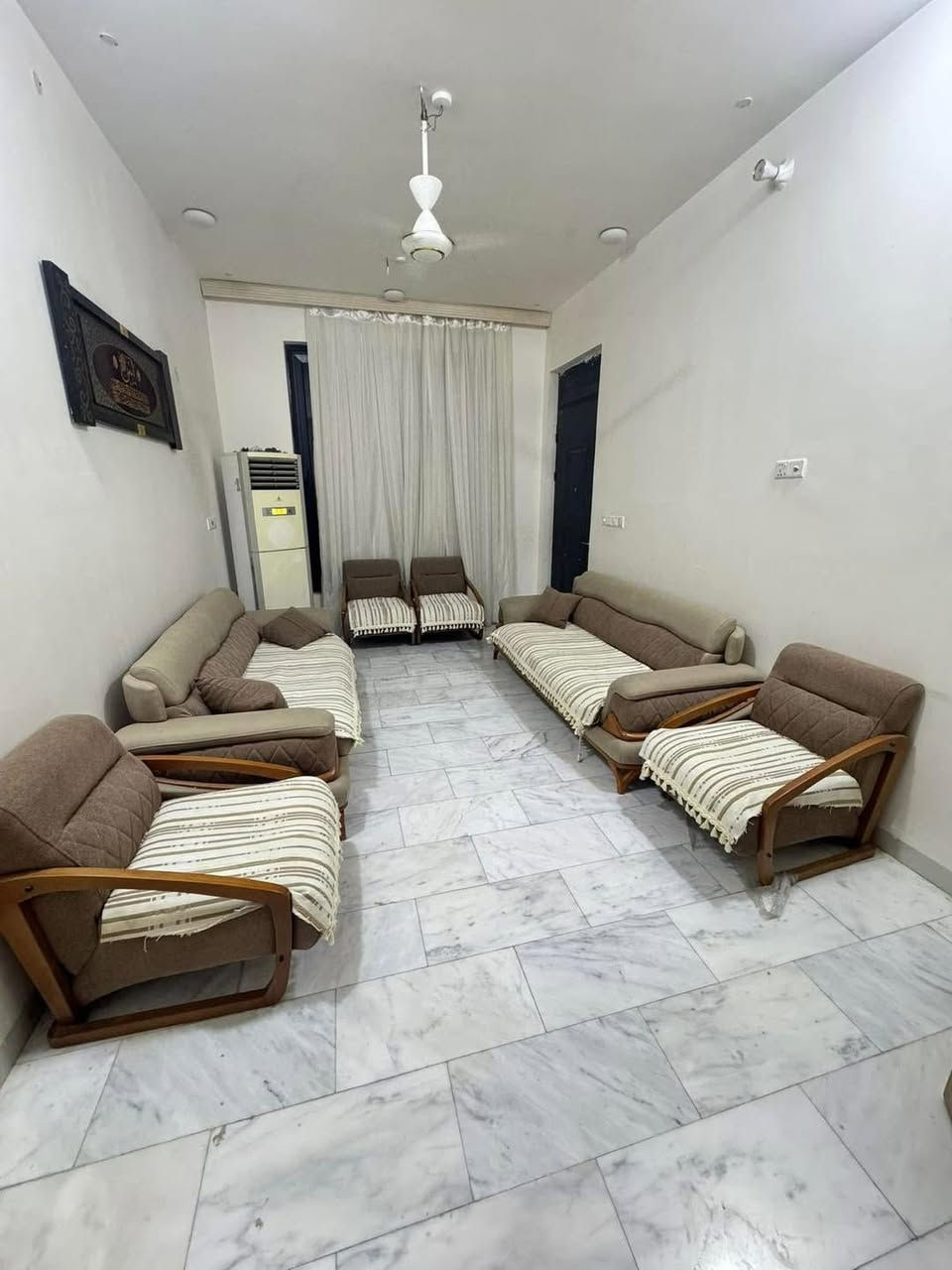 دار للبيع

الموقع / الجزرة
خلف مطعم ابو صفاء 
قريب عن شارع حله/بغداد

المساحه /١٨٥ م 
واجهه ٩ م 

جنس العقار / طابو زراعي سند ٢٥ 

بناء حديث 

يحتوي على / 
٣نوم / صاله / كلدور /مطبخ حار بارد
٣ مجمع صحيات

شارع تبليط

للاستفسار اكثر /
***********
