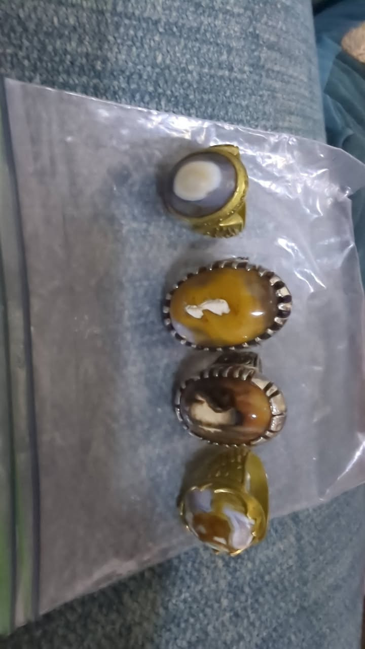 السلام عليكم من رخصت الادمن  عندي احجار حلوه للبيع مكاني الحسينيه    ***********
