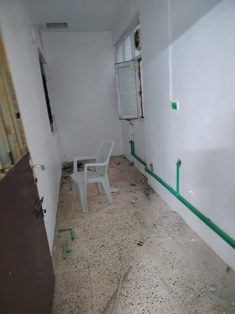 شقه الايجار حي الاخاء غرفتين نوم وهول واستقبال مطبخ و صحيات    السعر 300/   ***********/        ***********      مكتب تاج الملوك
