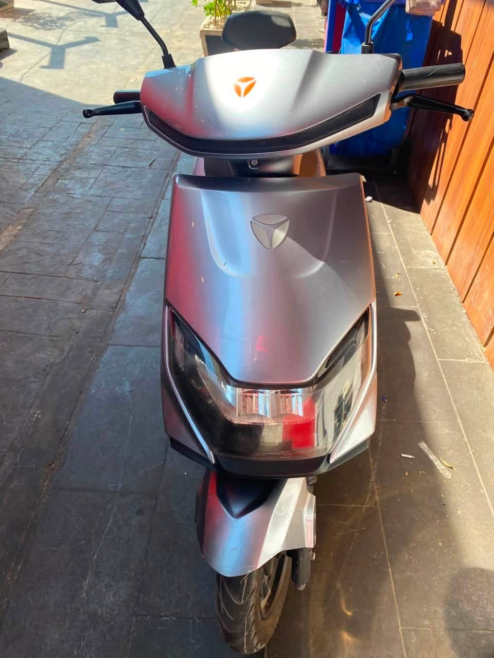 السلام عليكم
ياديا rn
ماشيه 4000km
مواصفاتها
ملف 1200
6 بطاريات
بطارية 23 امبير 
تمشيك 55-44 كيلو الشحنة
سرعتها 55km
للمراوس شعندك وشكد فرق
وبالتوفيق للجميع ♥️


**إذا كنت صاحب هذا الإعلان وتريد حذفه لأي سبب، رجاءا أرسل رسالة إلى الدعم الفني**