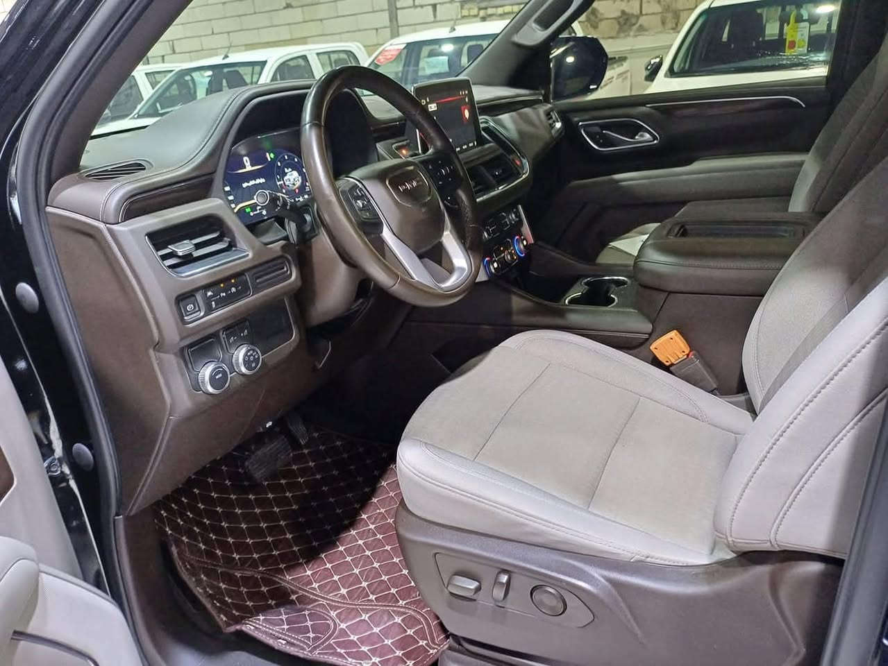 السلام عليكم 
يوكن موديل 2023  
رقم بغداد  3 ارقام مكرر 
وكاله المنصور محرك 5300
كفاله كير محرك  ماشي 120 حقيقي 
السياره مغلفه تغليف نانو اصلي. ضمان 10 سنوات 
بيها بارد شبر. باب الخلفي عكس السايق 
 مكانها البصره. تحويل مباشر. كفاله 
***********
