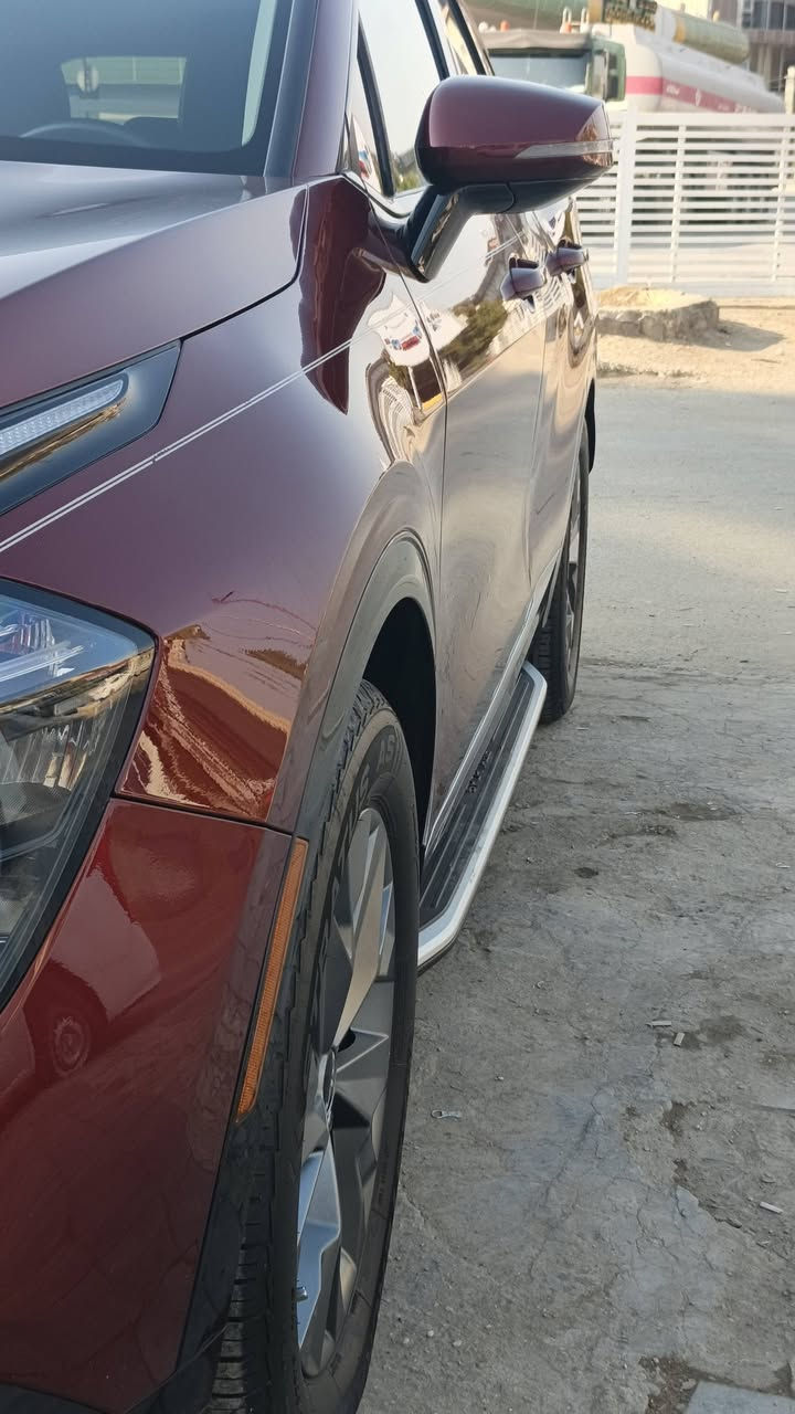 السلام عليكم  للبيع سبورتج لارج لون مميز وحلو عليها  حادثها فقط باب مبدل بلادي وصبوغ بدون اي دواخل ماشيه ٣٢ مشي امريكا  سياره فوول مواصفات نقص الكامرات الاربعه وكشنات بس حار  ولباقي كلشي بيها  وهاي صور الحادث  وصورها حاليا السياره جديده ومكفوله من كل نواحي سعرها ٢٢٨ وبيها مجال  عنواني بغداد  ***********/ ***********
