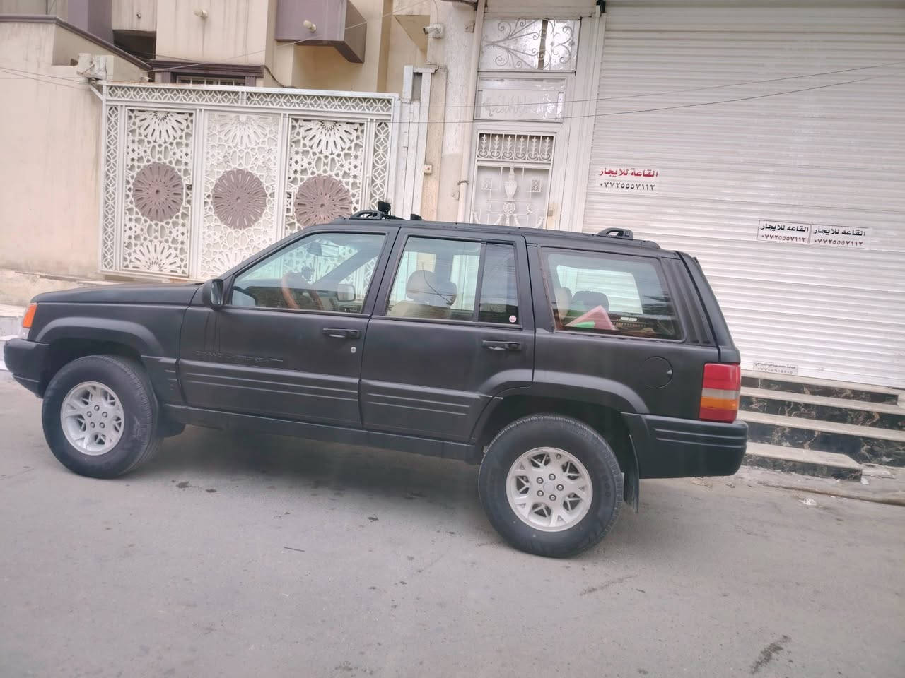 جيب 1998 مكينه قبل سبوع شادلها   vvt  صدر جديد طخم تاير كهربايات كلها شغاله لايت زنون كشافات ترايك وين ما تريد سياره جاهزه *********** سعر 43
