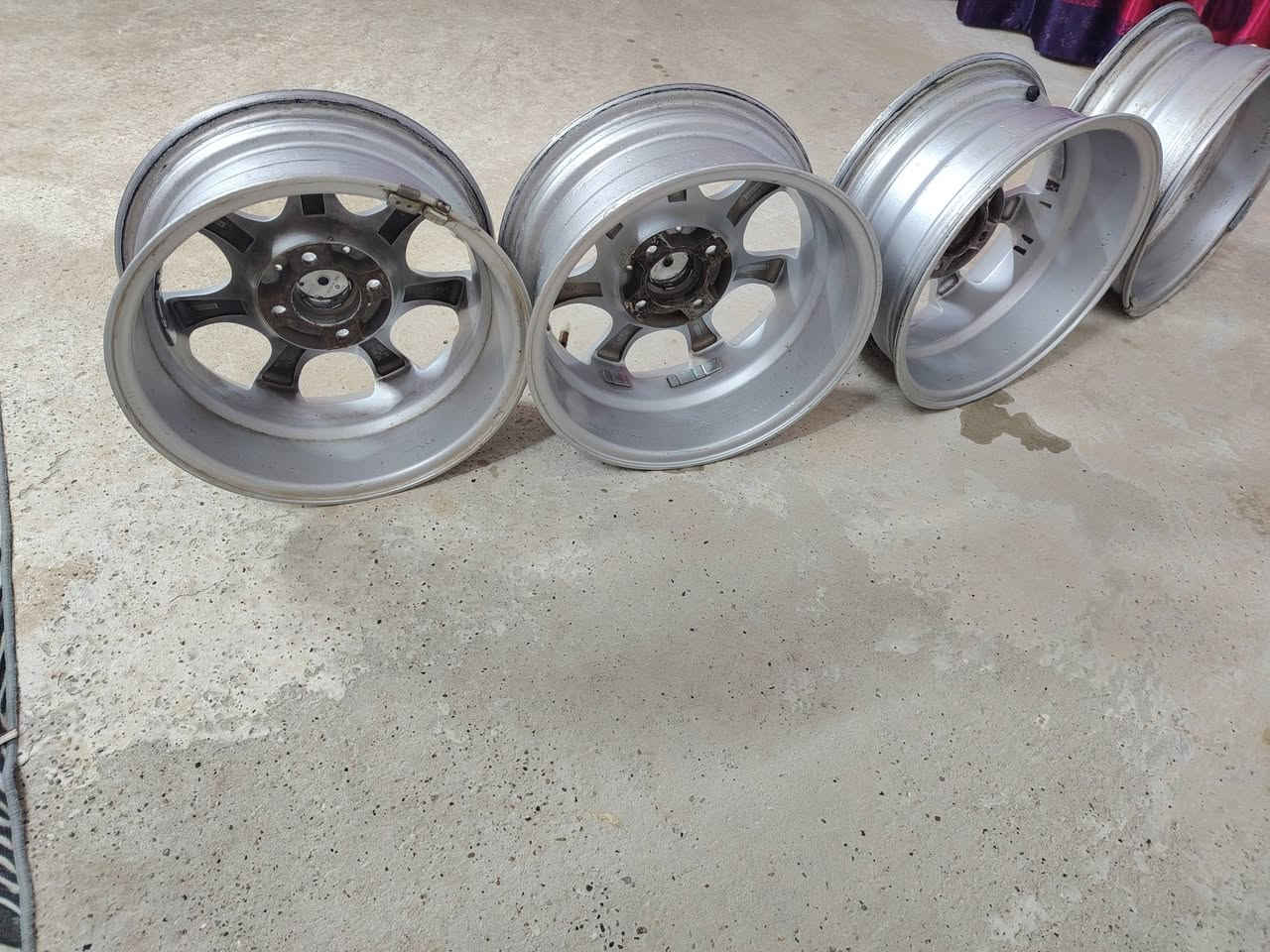 بس للبيع السعر ١٥٠ الف *********** بي واتساب
