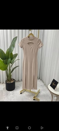 فساتين • مقاس S و M • توصيل لجميع المحافظات