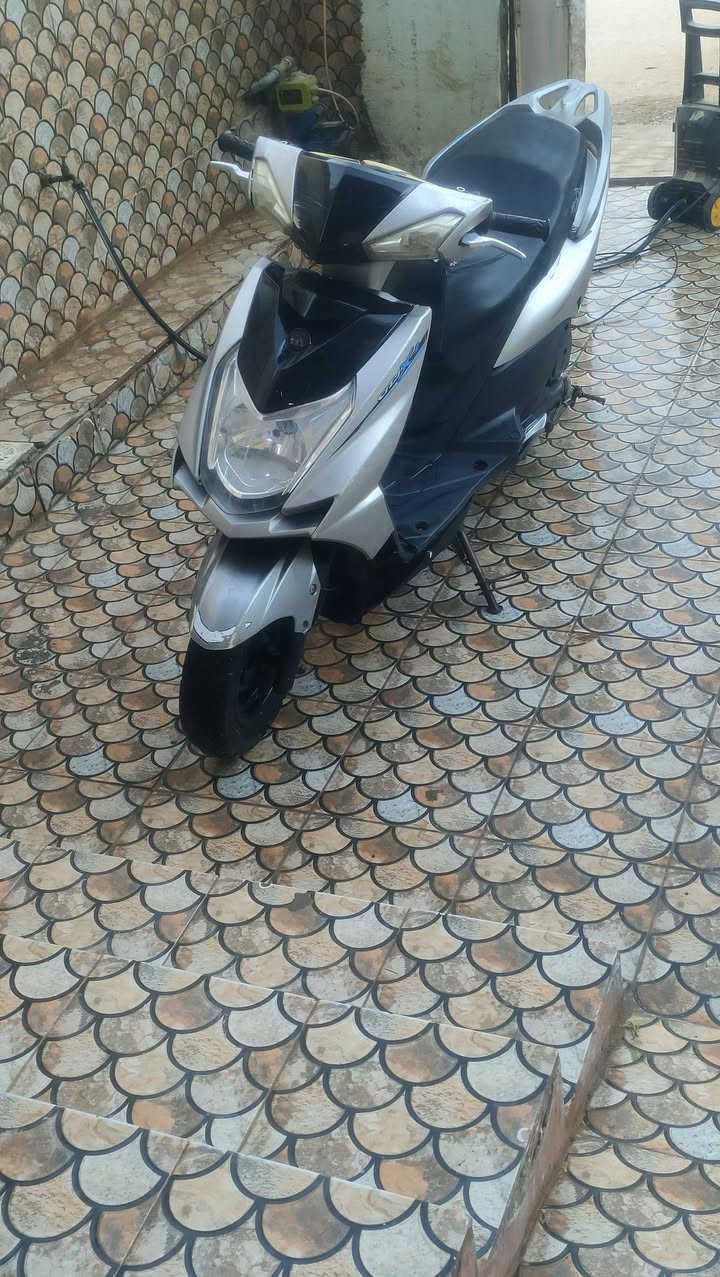 دراجه للبيع مكينه جديده كهربائيات كامله وشغاله سعر 300 ‏‪
‏‪0786 187 3291‬‏
