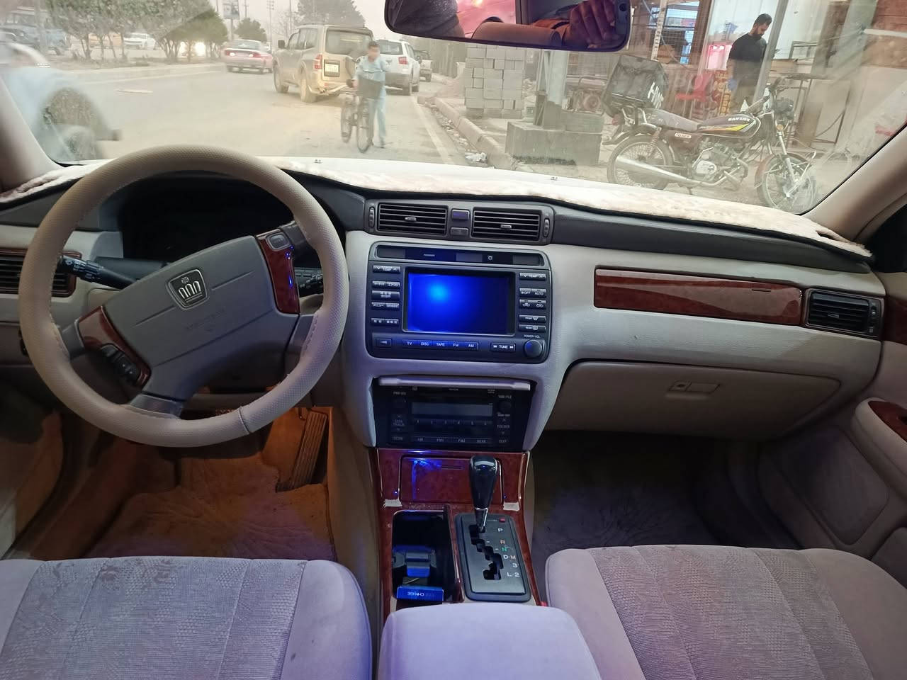 سلام عليكم ورحمه الله وبركاته 
تويوتا كراون ملكه 
فتحه تبريد خلفي و ثلاجه برده خلفيه 
السياره متعوب عليها تخم تاير جديد فرممه و مشط نجف و الفوك معيود نجف و دشبولها امارات بس كلش نظيف عبالك نجف
بنكات شاهينه بكلايت كرستال ابو عيون 
مكينه فيفتي بلاد قطعه صبغ بيها خارج العراق و مكفوله من العيب لشرعي 
للعلم السيارة قرار 48 و اظبارتها وياها 
السعر 160 و بيها مجال 
*********** السياره ب أسمي
