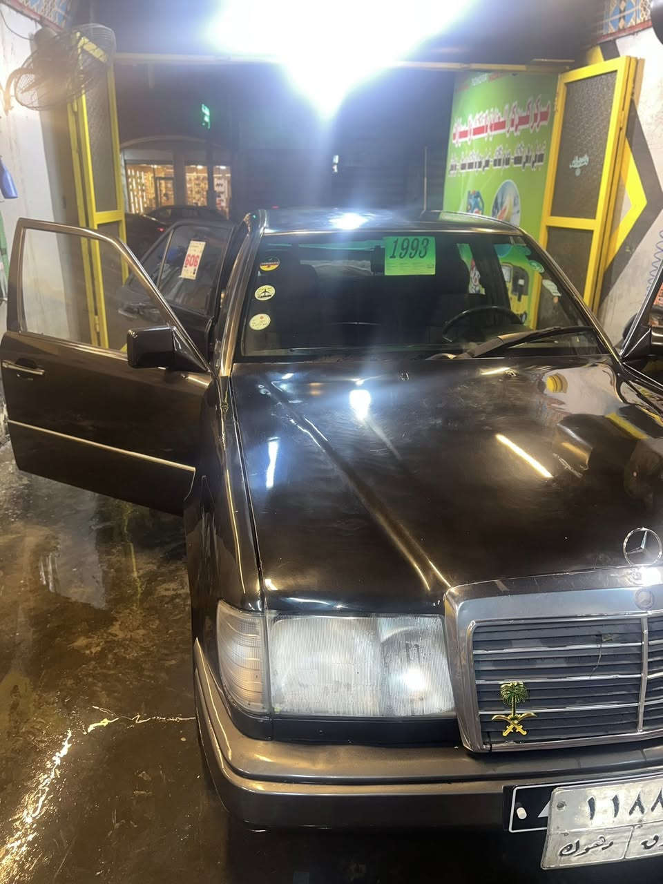 مارسيدس دب للبيع بلادي محرك وكير بلادي موديل 1993 رقم شمالي دهوك بدون اي نقص جاهزه للاخير بدون اي ضربه او معجون او ضرر صبغ عام جماليه فقط تخم تايرات جدد تدفئه تبريد كله شغال كل كهربائياتيها شغاله كله على وضع الشركة جديده بمعنى الكلمه مكانها ديالى بعقوبه السعر 60 وبيها مجال حك الجيه للاستفسار الاتصال على الرقم ***********
