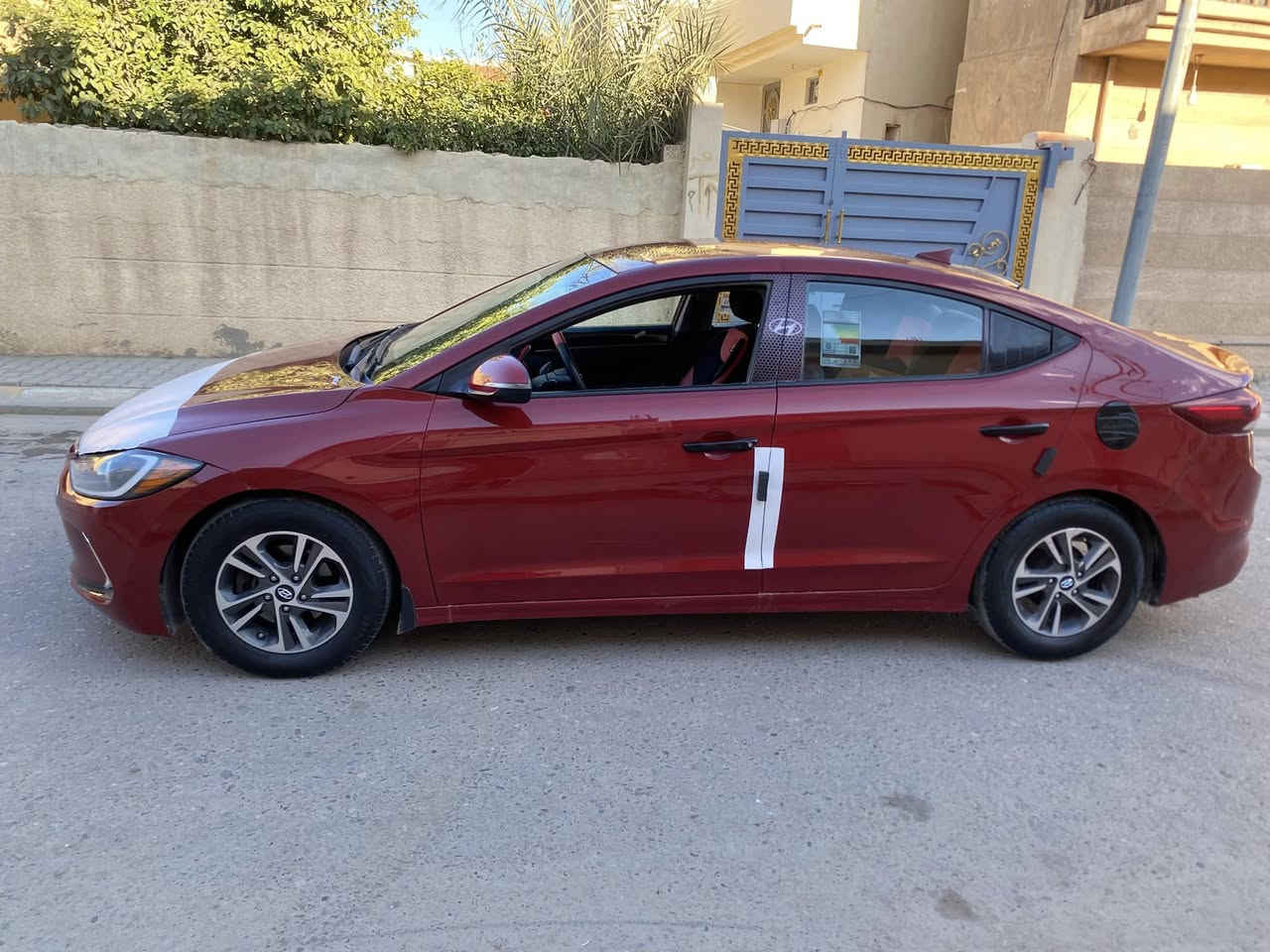 السلام عليكم 
  هونداي ELANTRA
              بسعر مناسب 115
 موديل 2018
  فول مواصفات عدا البصمه والفتحه 
كراسي جلد 
تدفئه بل كراسي 
تدفئه ستيرن 
انضمه قياده ECO/ SPORT
  تحكم استيرن جهتين 
شاشه كبيره 
حاكيه اتصال ☎️ 
كروز سرعه 
أشاير مري 
مانع تصادم
محرك 2000دوش 
 بجم زنون 
تخم تاير 
تبريد ثلج 
بعد بيها هواي مواصفات 

رقم صلاح الدين دولي شرط التحويل

السعر 115 وبيها مجال 

بيها صبغ بنيد نفسه مصلح والباقي مكفول 

***********
