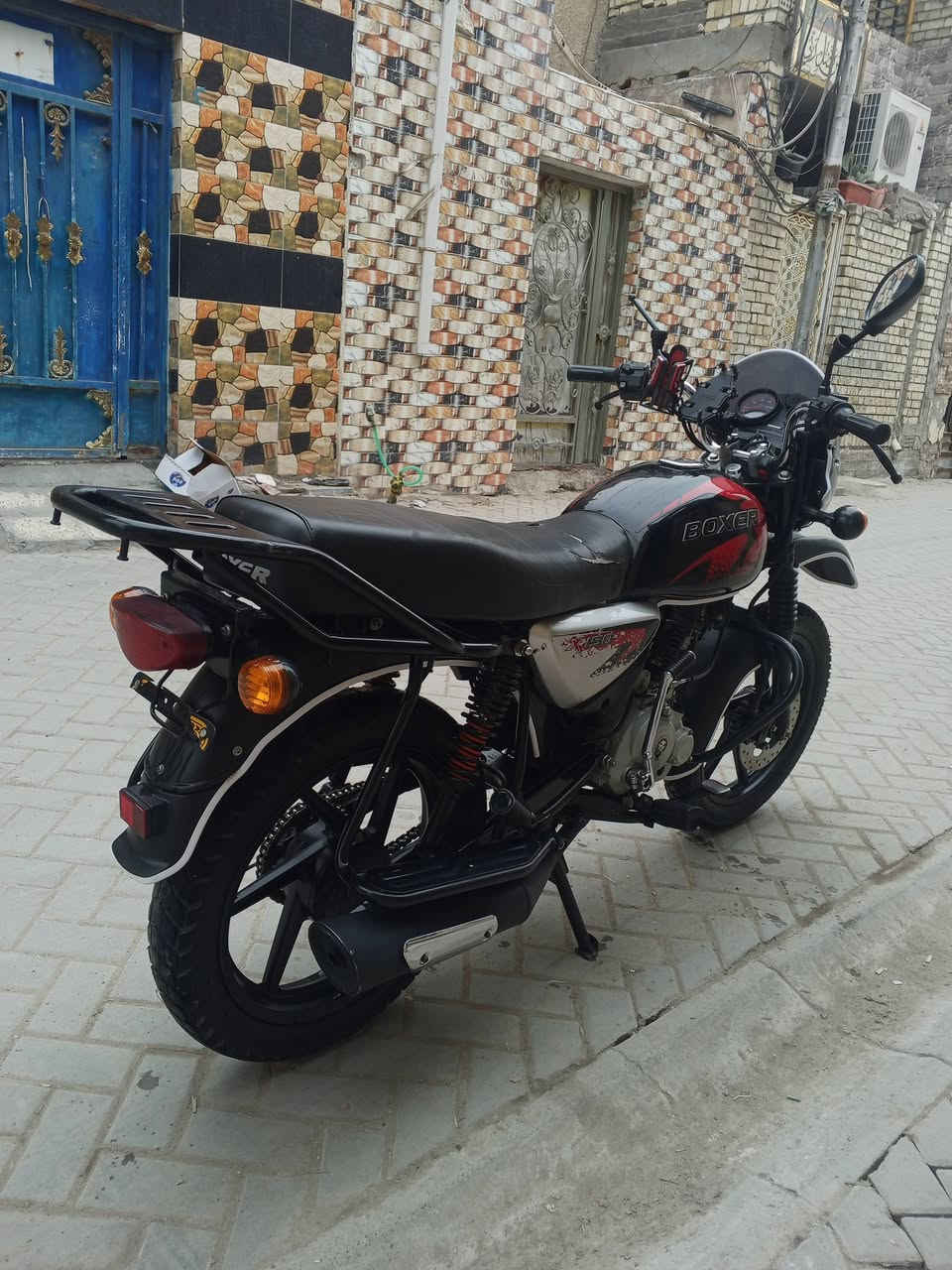 السلام عليكم بوكسر للبيع موديل 2023/8/28 الدراجه
تخم تاير جديد
دسكات  وفنجه وبنزات كله جديد شرط اصلي اليفل الوردي كفاله عامه بعدهه اخت الجديده رقم وسنويه انكليزي الجديد تحويل شوكت متريد 
الدراجه جاهزه من كلشي 
الدراجه يرادلهه تبديل كام شفت بس جاهزه من كلشي انكر سويت وتوكل علا باب 
الله موجود صندوك دلفري رجان الماعده خبره لا بتعبني الدراجه كفاله عامه  
ماشيه 18الف عنواني مدينه الصدر شارع الفلاح السعر 2500وبيهه مجال للشراي
رقمي للتواصل***********
