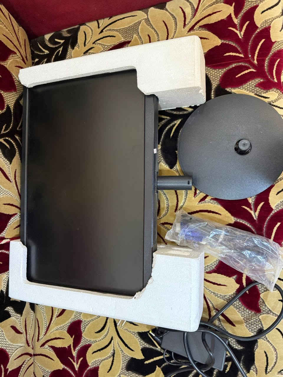 شاشه حجم 22 أنج بيه عده منافذ مثل HDMI و VGA الشاشه ips الوانه كلش حلوه وبيه AR يعني مضادة الأضائه الضوء المنعكسه عليه والشاشه بتقنية الرؤيه 178 درجه يعني تكد تباوع من جميع الأتجاهات والجوانب من غير ان تتغير الأضائه والألوان وبيه تقنية الحمايه من الضوء الأزرق وبعد بيه مواصفات على العموم سعره 55 ألف بس وعندي توصيل لكل المحافظات


**إذا كنت صاحب هذا الإعلان وتريد حذفه لأي سبب، رجاءا أرسل رسالة إلى الدعم الفني**