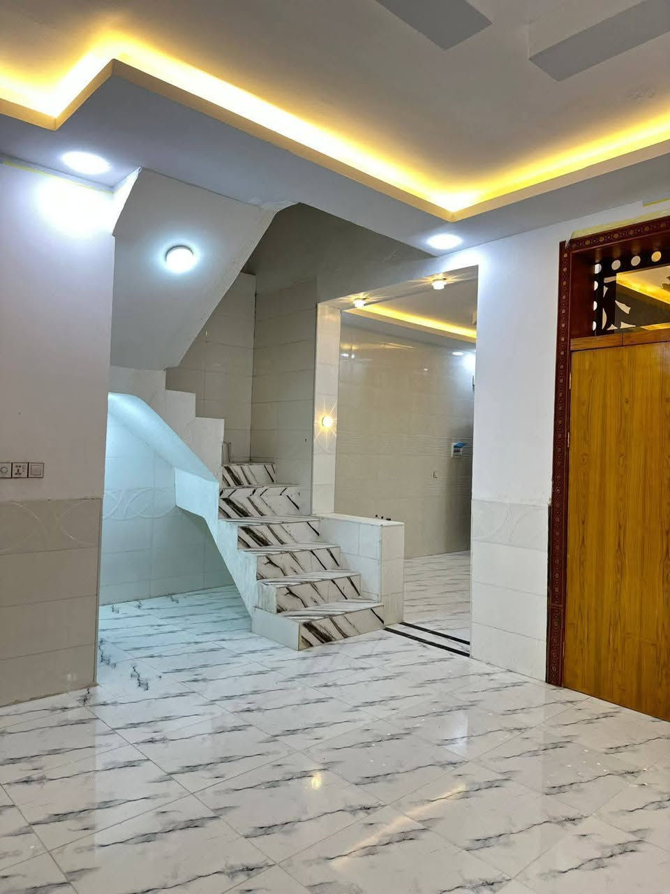 المساحه 150 متر بلاش 🍃   مَلَآحٌظّهِ عرض الشارع 15متر 

على شارع 10متر 

بي غرف2/ وصاله/ ومطبخ /وحمات داخل وخارج و #حديقه 

بناء طابوق وساس وصقف صب مسلح 

#السعر 51وبي مجال 

العنوان النجف الاشرف مقابل  قريت الغدير للستفسار 

‏‪‏‪***********‬‏  ‏‪***********‬‏واتساب واتصال
