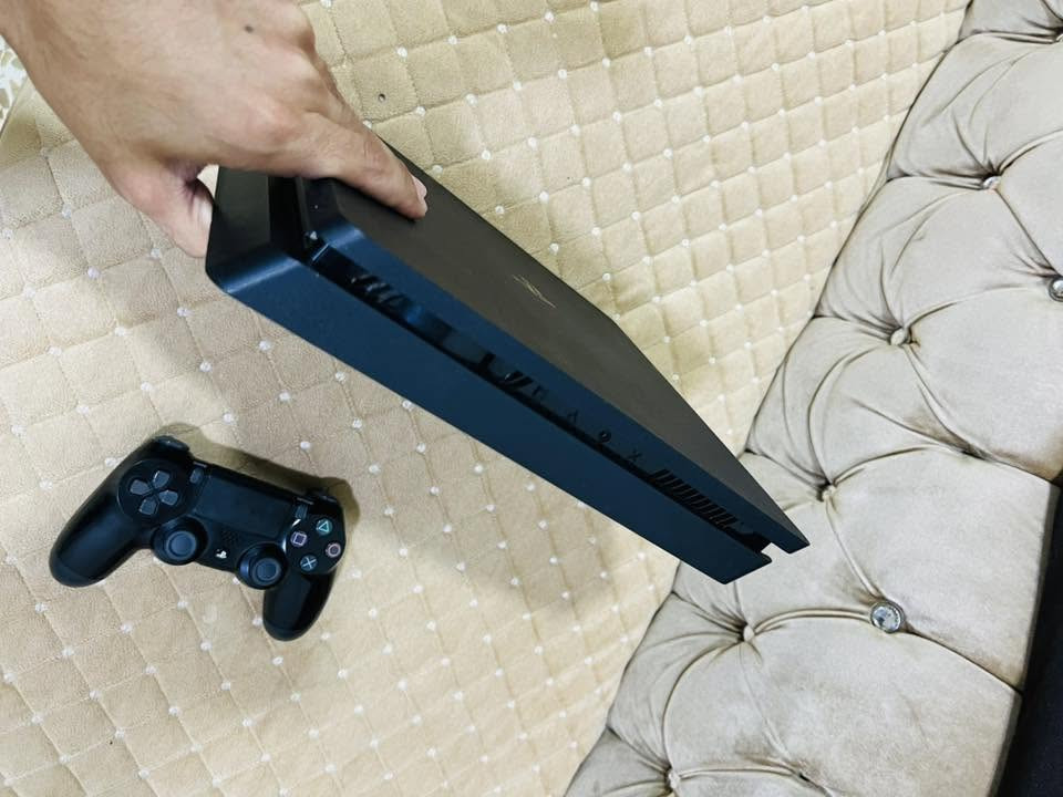 بلي 4 سلم  نضيف لوك

مامفتوح ستيگير 

نظام 11.00. مهكر قرص

ملحقاته كيبل بور + كيبل HD+ جويستك 1 أصلي
ألالعاب:

The last of us part 2

God of War Ragnarök

God of War® III
Remastered

God of war ll

Sekiro™:
Shadows Die
Twice

EA SPORTS FC
26

SIFU

Vigilante 

Vigilante 2

PSX Game

بيع او مراوس عنوان موصل
***********
