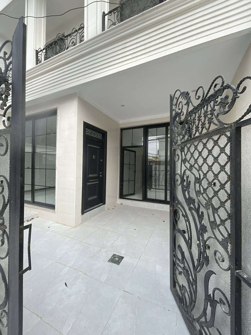 دار للبيع في حي الصديق 

زيرو

المساحة ١٥٠
الواجهة ٧.٥

يتكون ٥ غرف نوم و ٤ صحيات ومطبخ وهول واستقبال

للتواصل واتساب⬇️⬇️

0777 274 0071

***********
***********

🟦نستقبل عروضكم باغلب مناطق الموصل🟦
