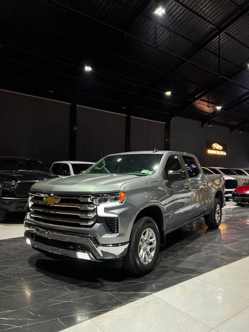 Chevrolet Silverado 
2024      LT   2.7  - 4x4

بسمە و شغال
شاشە و کامیرە
لایت لید
کوشین کهرابایی
کوشینات هیتر
سوکان هیتر
رادار
باب طویل
بودی قصیر

23.000 mile
2 قطعە صبغ
سعر 288 ورقة وبیهە مجال

معرض ( رێبوار سالار صالح ) اربیل شارع ١٠٠م
***********
***********
