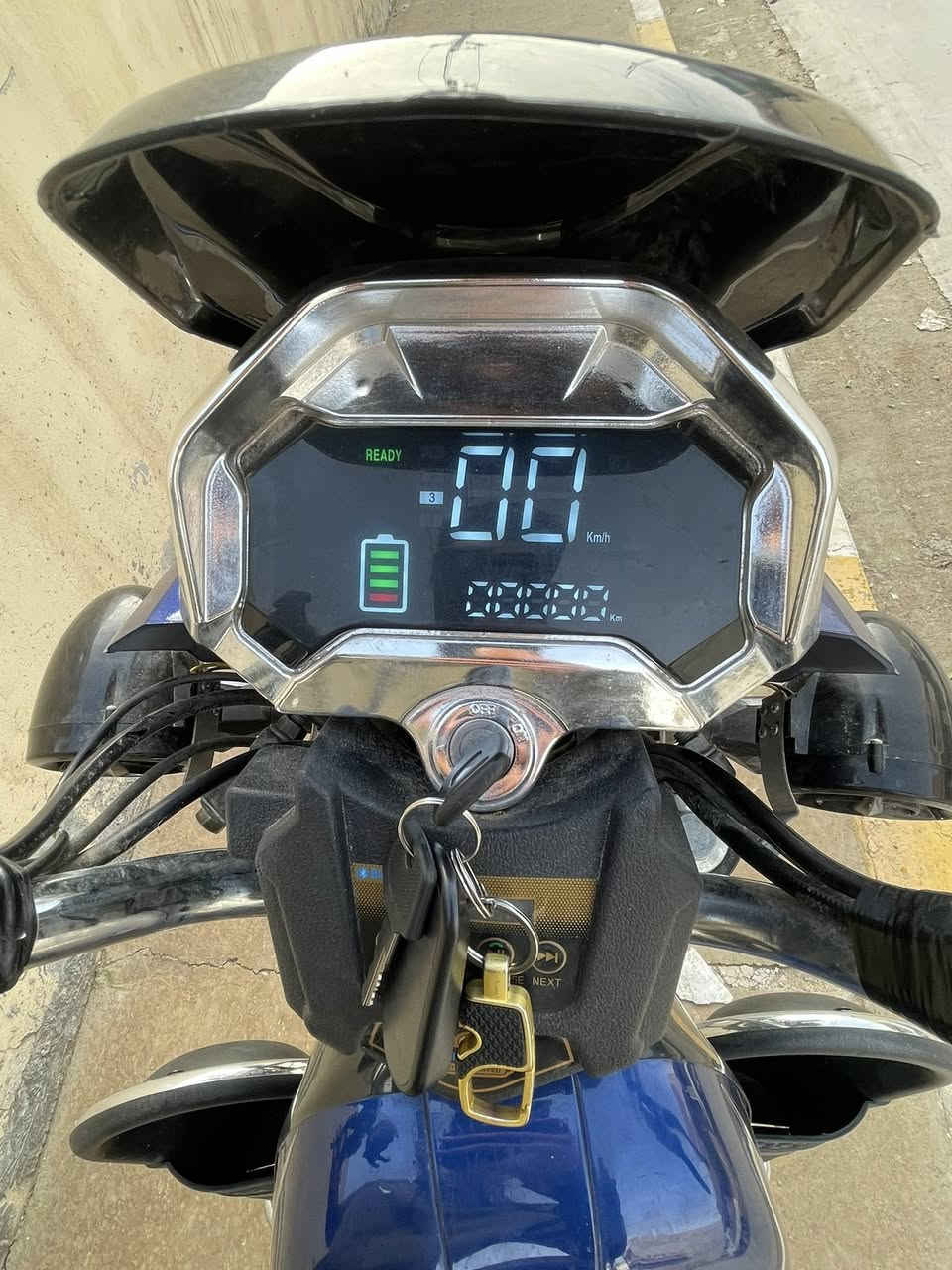 سلام عليكم ماطور شحن (للبيع) سعر 800جديد لوك مصار يمي شهرين بطاريه 5ليثيوم جديده وكلشي شغال ومابي اي عيب نضيف مكاني خانقين قرب مدرسه استيره كرديه رقم ***********
