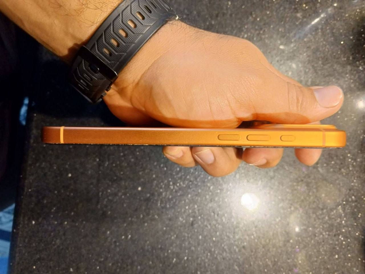 ايفون 17 برو ماكس نسخه أيسم وكاله اصلي ذاكرة 256 بطاريه 100 لون برتقالي
جهاز لا مفتوح ولا مصلح اخو الجديد استخدام مال بيت
وين ميعجبك افحص

السعرر مليون و100 وبي مجال بسيط
***********
