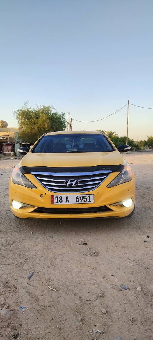 سوناتا 12 وارد امريكي
محرك 2400 لا تنقيص ولاتبخير
بيها قطعتين جاملغ وبنيد بدون ايرباك
حداديه امامي وخلفي جديد
سنويه والهزة ما نافذة
خط بغداد كربلاء 
السعر 90
مكاني كربلاء
***********
