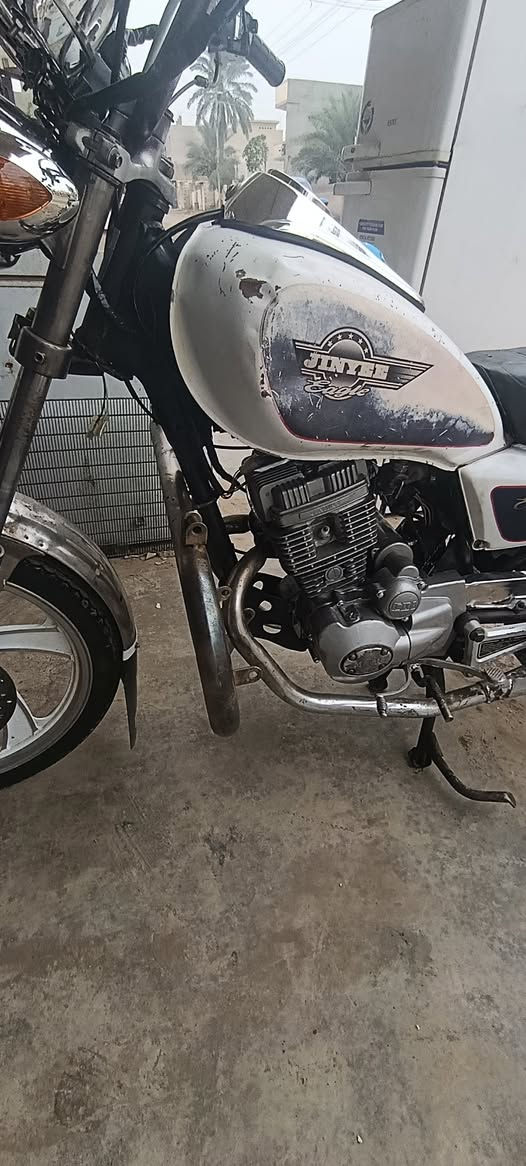 السلام عليكم دراجه جني للبيع موديل 2015 اوراق كامله السعر 350 وبيها مجال العنوان بعقوب تقاطع الساده رقم ***********
