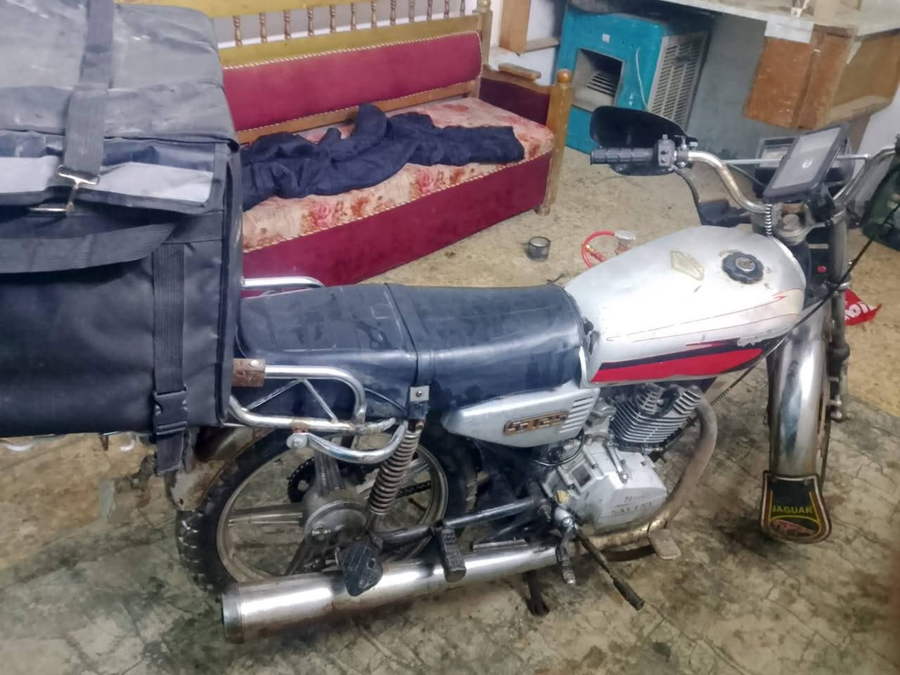 سلام عليكم ايراني سونك
5كير نضيفة شوف عينك تجفيت جديد 

مراوس او بيع 

رقمي ***********
