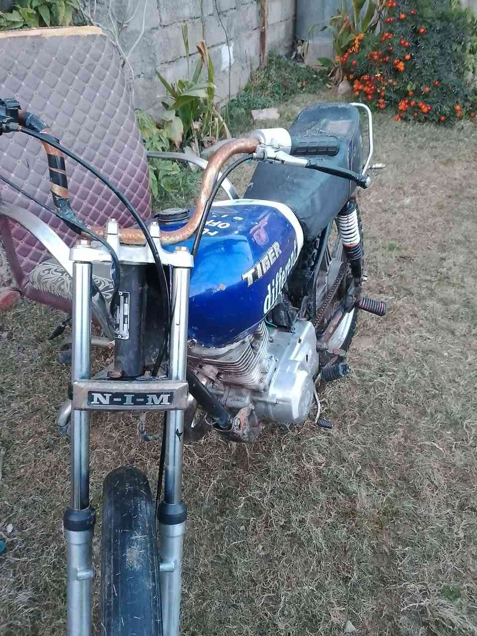 دراجه للبيع 2017 هندر واحد تشتغل محرك بل شرط سعر 210الف ميتين وعشره وبيهه مجال الطيبين رقم ***********
