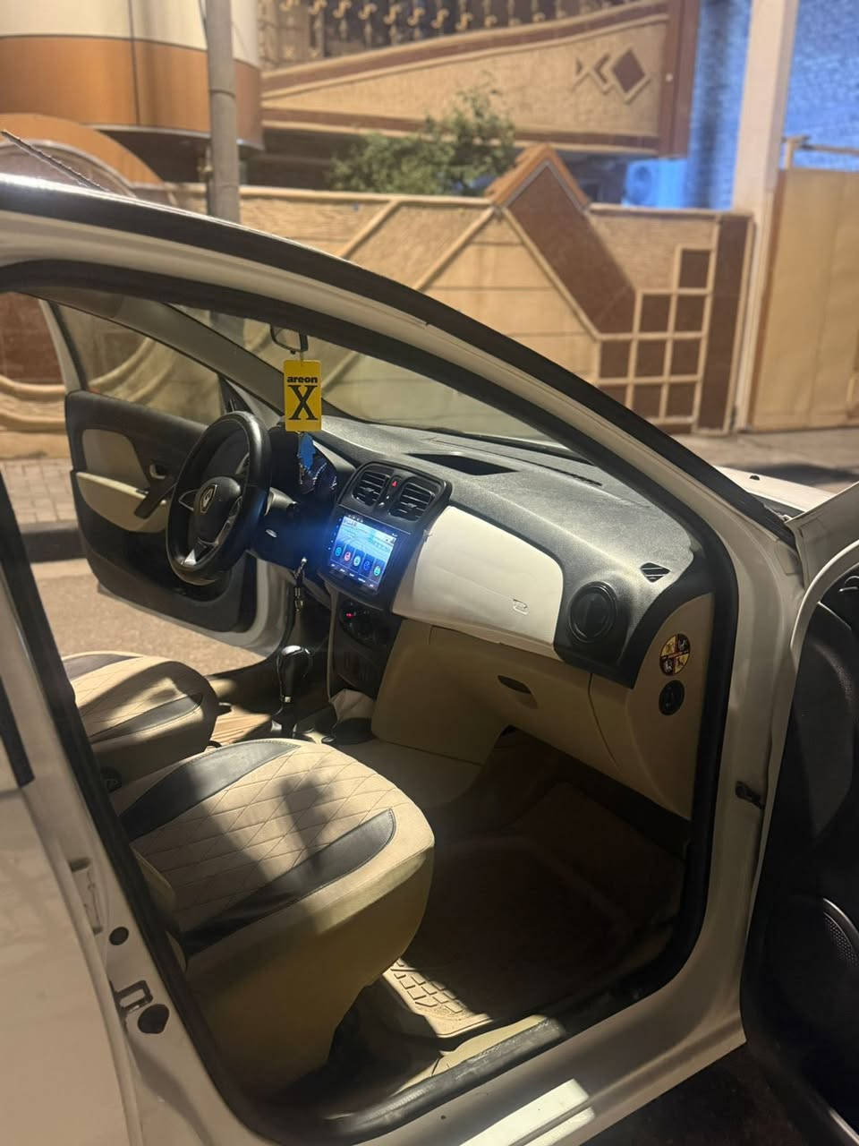 سلام عليكم رينو سيمبول 2020  خليجي كفاله عامه من ضربه صبغ ماشيه 74 رقم اربيل تحويل او وكاله مكاني بصره سعره 77 بيه مجال  رقمي *********** سياره كلش جديده مكينه كير حداديه جديده بل كارتون
