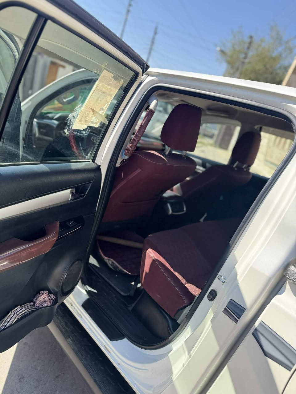 هايلوكس للبيع
موديل 2021
مكفوله فقط بيها طخه شبر بالجاملغ الخلفي بارد
رقم اربيل
السعر/310$بيهامجال بسيط 
***********
