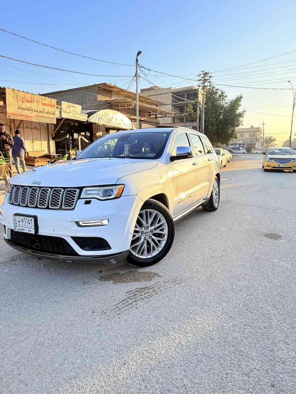 السلام عليكم
للبيع جيب فئة الS 2018 وارد امريكي بيها بنيد مبدل وجاملغين مصبوغات والمكينة 3600 بدون دواخل وبدون شواصي 
السعر 218 وبيها مجال 
العنوان بابل 
***********
