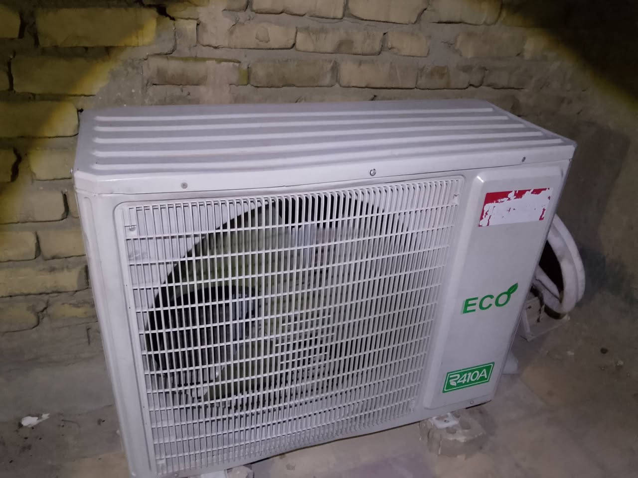 سبلت توسوت 2 طن بدون غاز ترسته غاز وبعد 25 يوم تقريبا يفقد الغاز ابيعة على وضعة مع بوري شديتة جديد 7.5 متر  مع الريمونت 300 الف مكاني بغداد الحرية ***********
