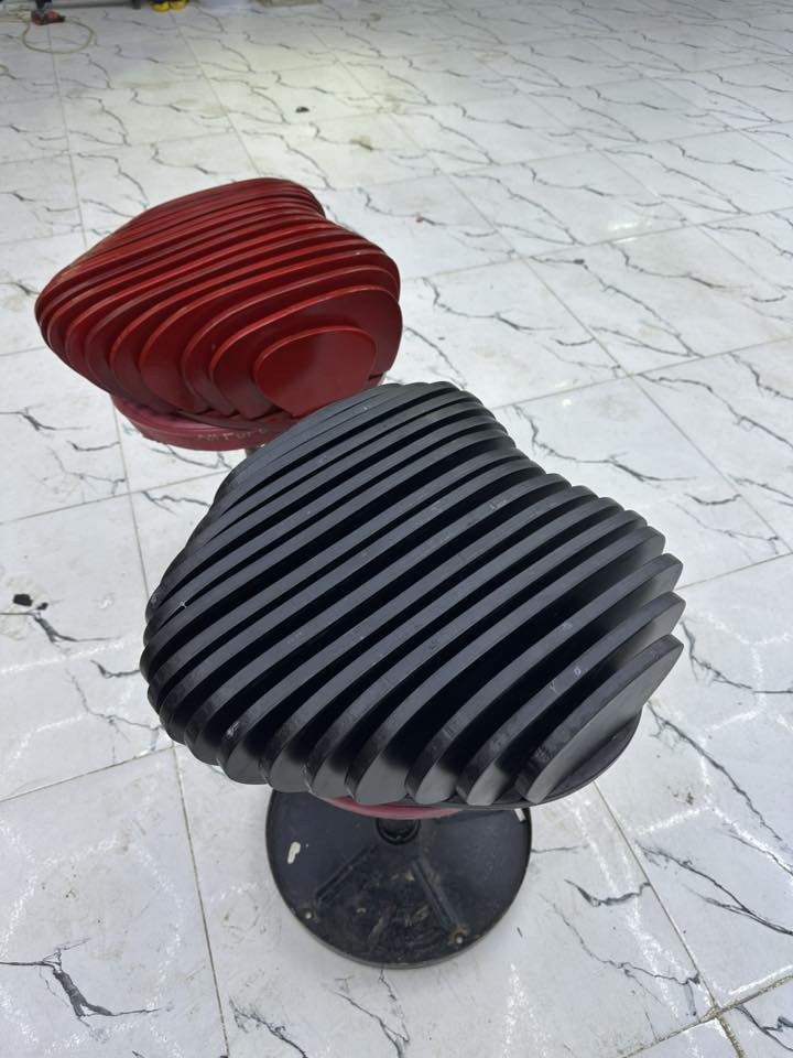 للبيع
قطعتين عل شكل قلب مصنوعه من الخشب بتصميم باراميترك دزاين 

#عيدالحب

للاستفسار 
***********
