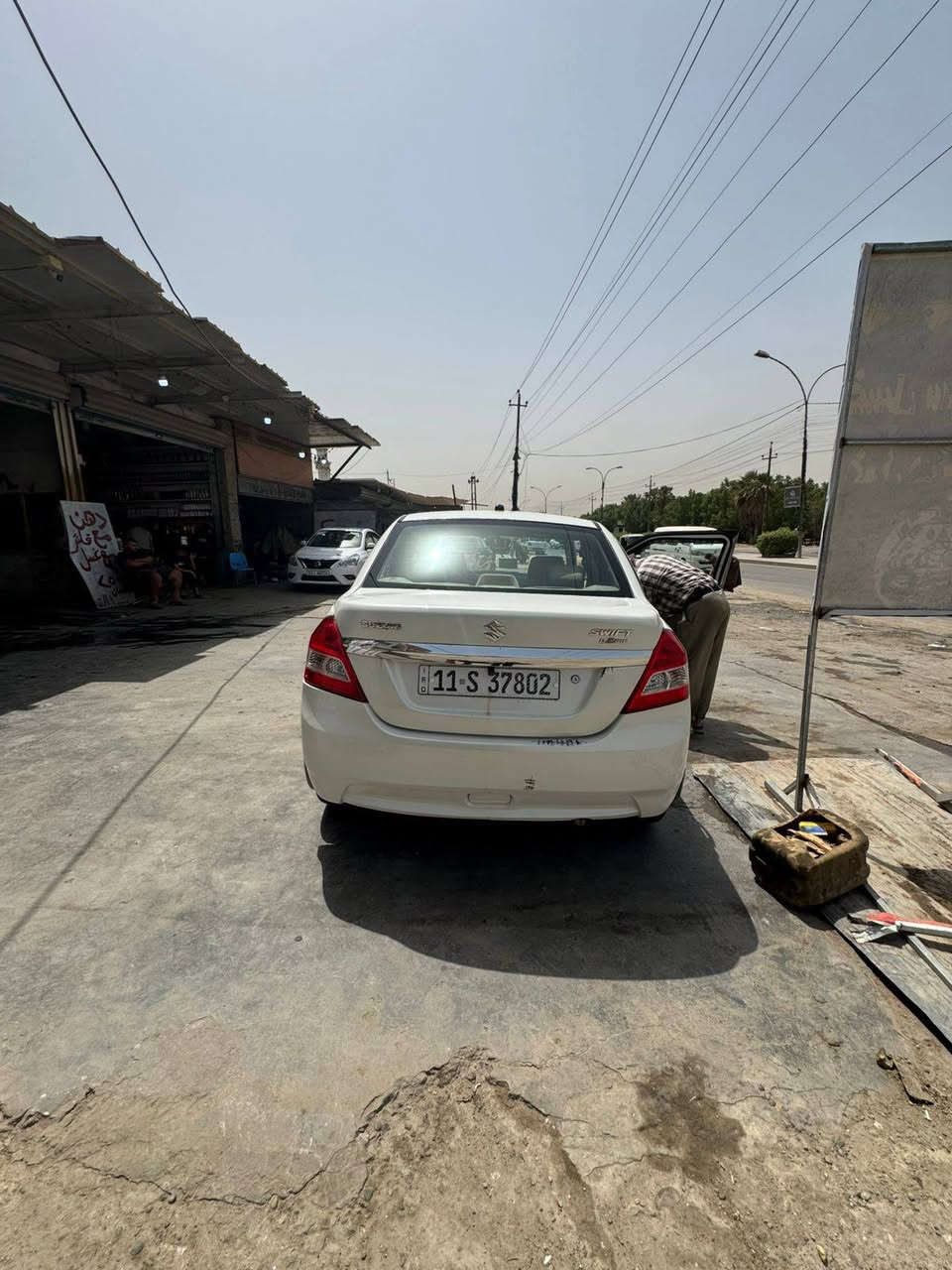 السلام عليكم شباب 
للبيع سازوكي سويفت دزاير موديل 17 حره بغداد رقم الدولي الجديد هزه جديده باسمنه ماشيه 46 الف حقيقي سياره استخدام بيت محرك جديد مكفول كير جديد صدر جديد تخم تاير جديد باتري جديد تبريد تدفئه كله شغاله بالشرط غرفه جديده تحكم استيرن جهتين شاشه وكامره سياره جاهزه واقتصادية ويابانية انسه العطلات 

ملاحظه صغيره السيارة متجايه على صفحة السايق بدون دواخل ومكفوله من الكص وانصبغت عام للجماليه 

عنوان السيارة بغداد منطقة العلاوي مكلف بالنشر شباب 

السعر 55 ورقه وبيها مجال بسيط جدا للشراي 

*********** بي واتساب راعي السياره هذا
