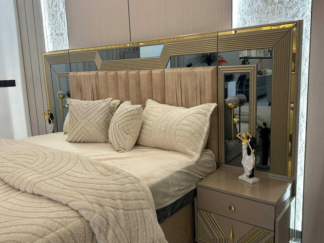 اهلاً وسهلاً بكم زبائننا ✨
تقدم لكم مجموعه الزيادي للااثاث التركي

📣تم وصول موديل زارا برو 

✳️ تفاصيل الغرفة ✳️

▪️10 قطع
▪️عرض كنتور مع ملحق 360
▪️عرض سرير مع كومدي 307
▪️برغي وچوي حديد
▪️ظهر بلوك
▪️سرير مخزن

⚠️ ملاحظة: البيع بالنقد فقط 🚫

📲 راسلنا الأن وأحصل على كافة التفاصيل - او شرفنا بالزيارة 📍 العنوان نجف جامعه وفاء
الاستفسار مراسله الصفحه او تصال📞
***********
