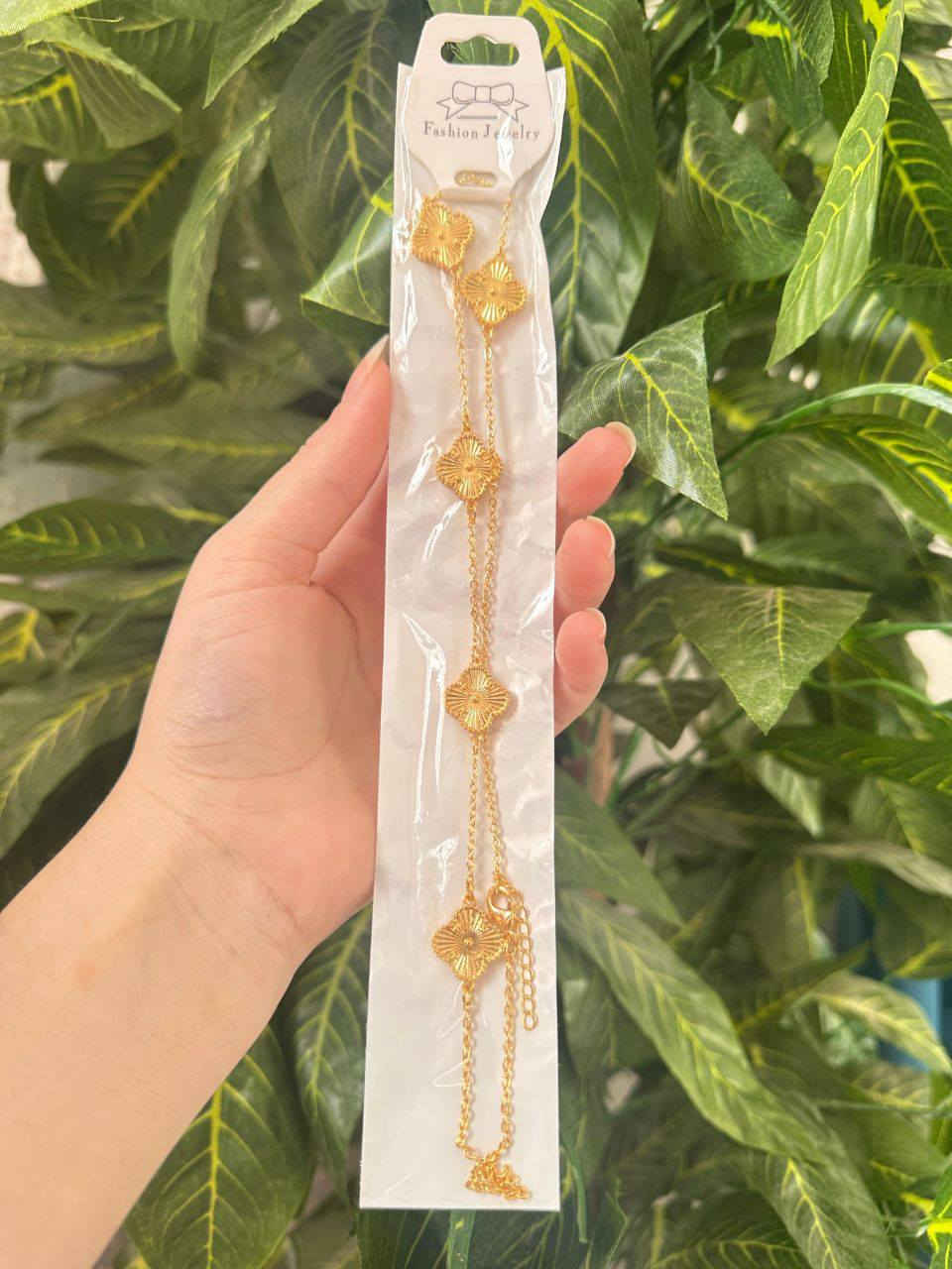 السلام عليكم ذهب برازيلي موديلات مختلفه سعر القطعة
(الف دينار):(سعر الدرزن9الاف) يوجد توصيل داخل سبع البور سعر التوصيل الف/الرقم*********** او خاص
