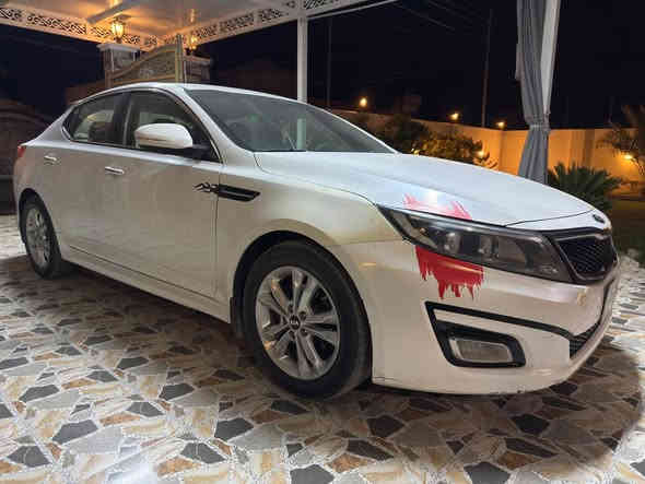 السلام عليكم ورحمة الله 
كيا اوبتما 2014 
ماشية 131 
بيها قطعتين صبغ چاملق وبنيد 
بأسمي تحويل مباشر 
السعر 125 وبيها مجال للطيبين 
رقم الهاتف : *********** + واتس اب
