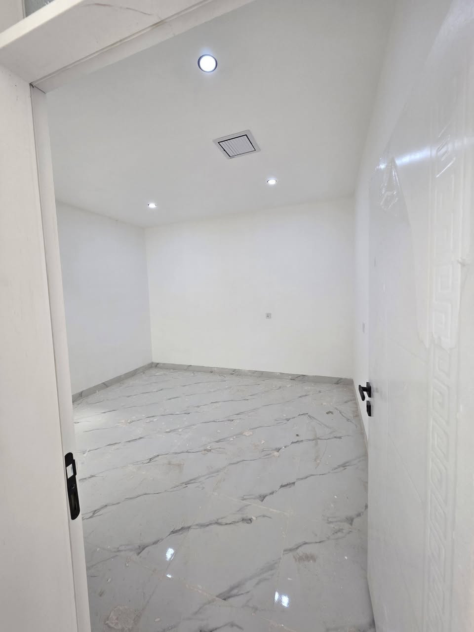 #دارللبيع 🏠 zero
#المساحة :-  100متر  10×10 
#واجهة  الدار :  10متر
#الموقع :-  بنجاعلي قرب جامع گیلاني و قرب شارع عام و قرب سوك

#تفاصيل الدار 🏡 
_ ط/١
- استقبال 
- هول 
- غرفة نوم 
- مطبخ بارد
- مطبخ حار 
- صحيات 
- كراج سيارة.
- درج خارجي
نضام دكت ثقوف مغربي 

     
#للأستفسار الأتصال على الارقام التالية :-🔶️
 📞 *********** 📲
 📞 *********** 📲
أو مراسلتنا عبر { فايبر ــــ وتساب ــــ 📲} 
أو مراجعة #مكتب شوان للعقارات والمقاولات الكائن في الحرية علاء سايدين بنجاعلي مقابل جامع عبداللة و حديقة مثلاث
{  #نتشرف #بزيارتكم }
