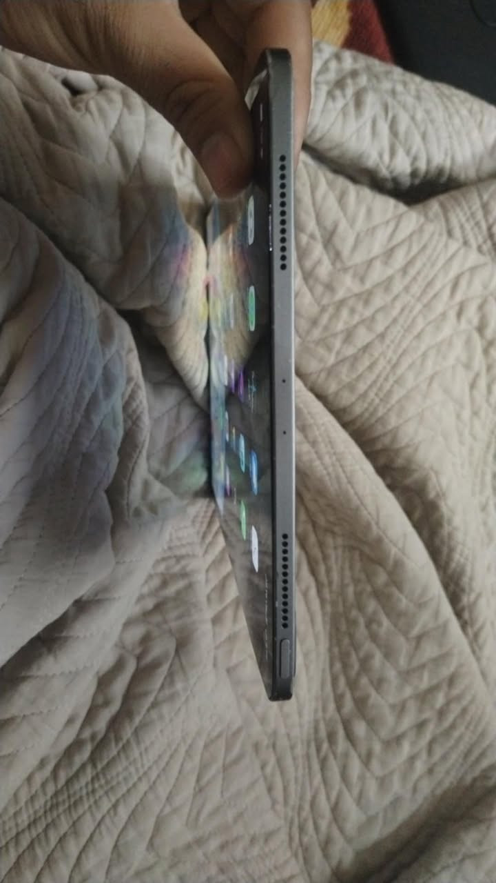 ايباد 11 برو الجيل الثاني 
الفريمات 120 المعالج M1
الجهاز مبدل فقط ايسي الشحن 
فقط شاشة ابيع عاطلة تشتغل طبيعي تشمر مرات وبيها خط
السعر 300 الف قفل مكاني بغداد دورة لاتيجي وتعامل قفل 
الرقم للتواصل *********** موجود واتساب
