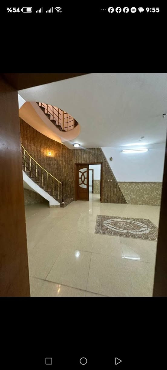 دار للايجار المساحه ١٠٠متر ١٢٠متر المحتويات ٣غرف نوم صاله مطبخ خدمات حولي كراج مدخلين بناء نظيف عنوان الدار حي الشباب المربع الذهبي ***********. *********** مكتب مينا للعقار يوجد لدينا عروض آخره..
