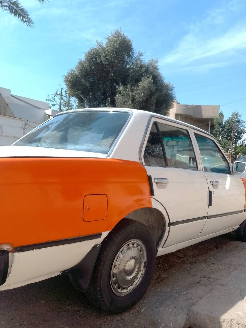 كرونه للبيع محرك كير خير من الله السياره رايده 20ورقه وبيه مجال مكان السياره كركوك رقم صاحب السياره ***********
