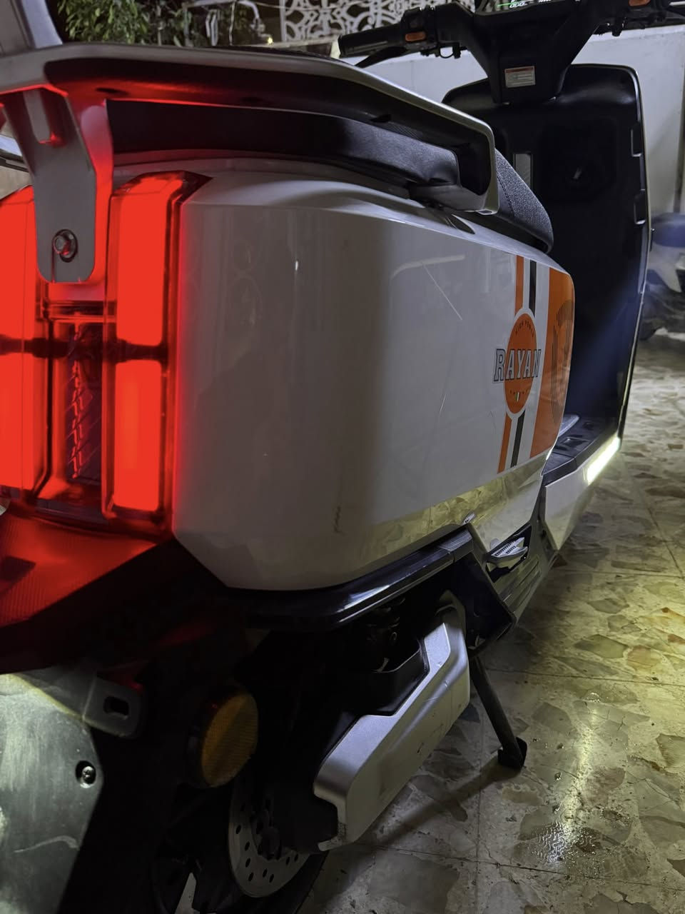 السلام عليكم
دراجة شحن للبيع 
 الريان 2025 ( وحش الكون 💀) 

 مستعملة قليل 

  وياها بصمتين +مفتاح احتياطي 

 ملف 2000 

6 بطاريات اكبار 32 امبير 

السرعة 80 

تقطع مسافة 80 كيلو في الشحنة 

السعر : 900 الف وبيها مجال للشراي 

مكان الدراجه بغداد - الحارثيه

للاستفسار:***********
