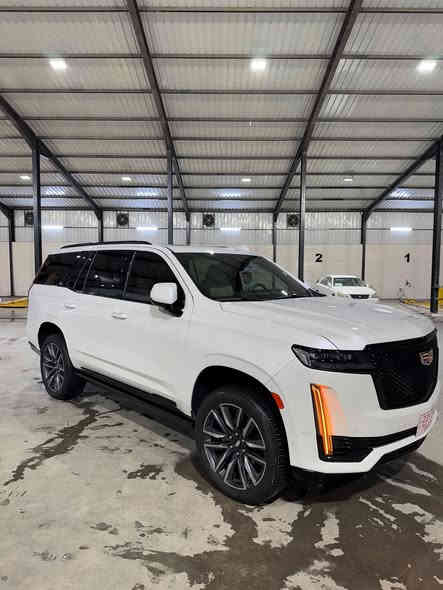 سلام عليكم 
CADILLAC , ESCALADE , SPORT 23 
وارد أمريكي بيهه قطعه وحده فقط جاملغ أمامي 
فول مواصفات للأخير مكينه 6.2L ماشيه بل 40 الف رقم أربيل بأسمي 
السعر (  $68000 الف دولار   ) او بيهه مجال للأستفسار (***********) متواجد واتساب 

( ملاحظه السياره للبيع و المراوس حسب القناعه + مكان السياره كربلاء حي الحسين  )
