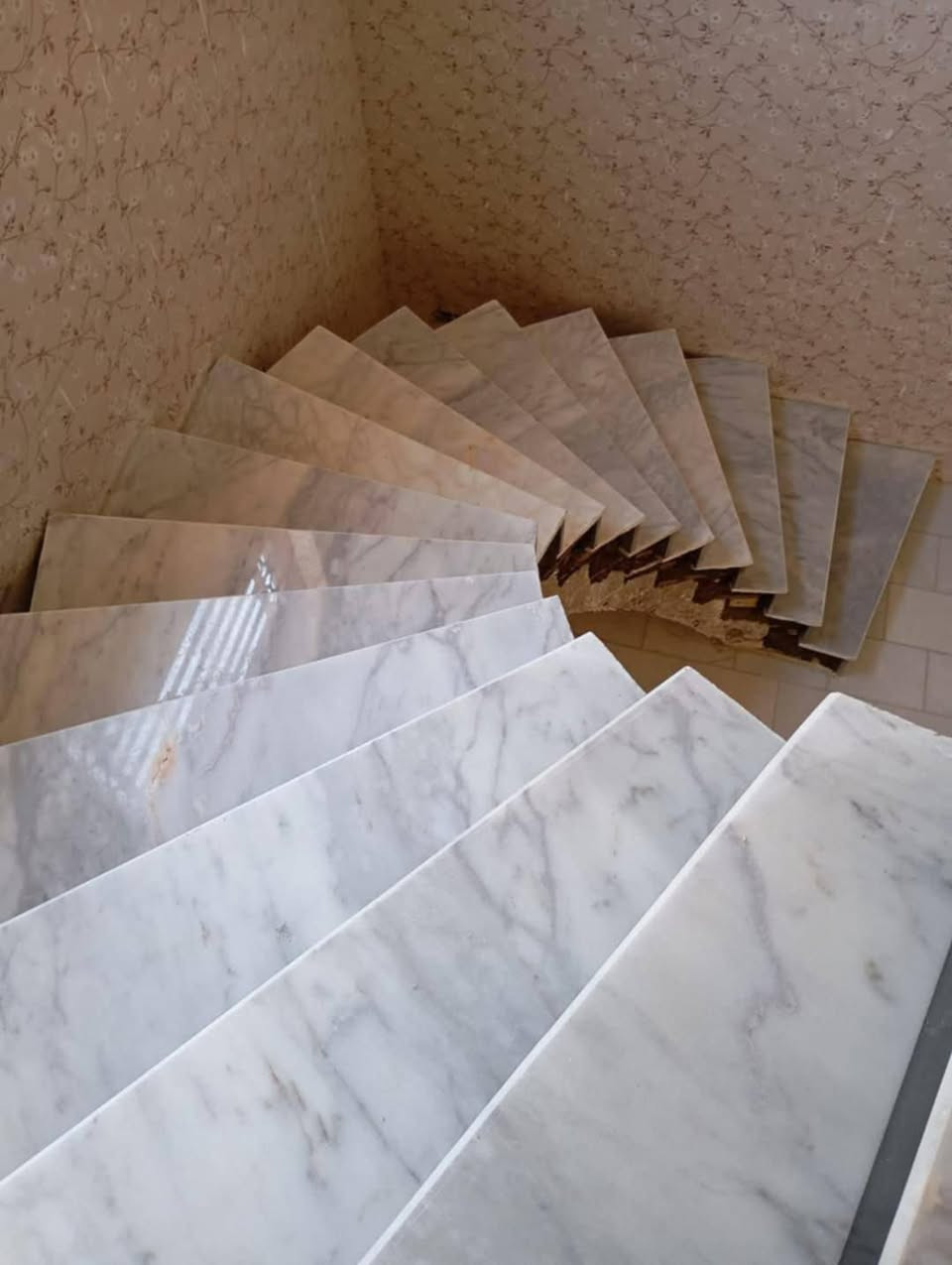 كادر سيراميك ارضيات واجهات ألواح تصفير ارضيات شغل مرتب ونضيف شرط ***********
