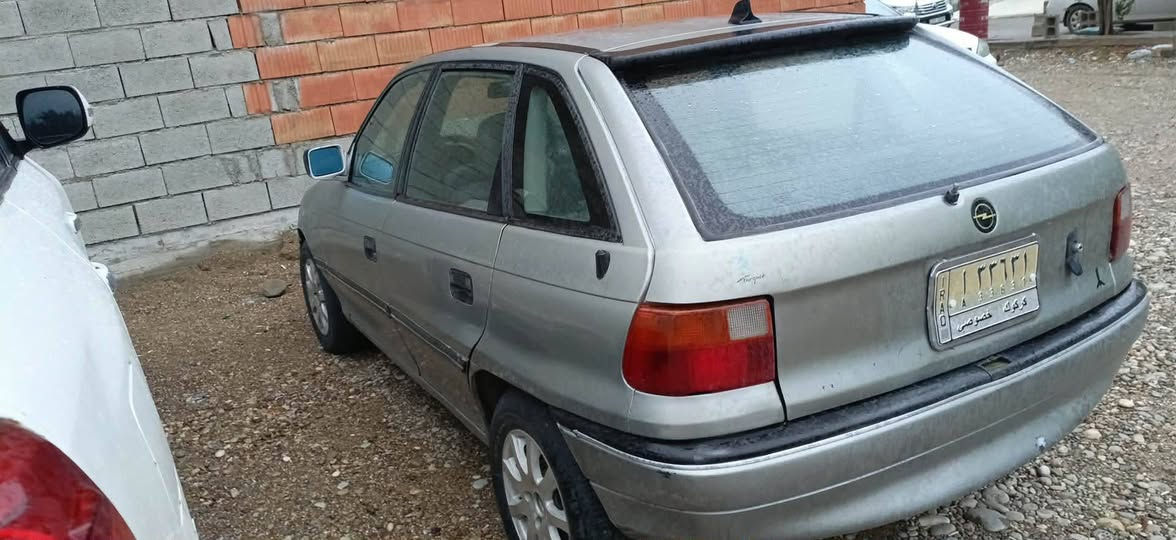 استرا موديل93
حجم16 مابيهاا طخه كله بلاد 
قطرة خياس ماكو.. كابون بانزين موجود 
گير محرك كله شرط .صدر كله جديد على أيدي 
سيارة مال بيت. مكان كركوك 
السعر 40
رقم الهاتف ***********
