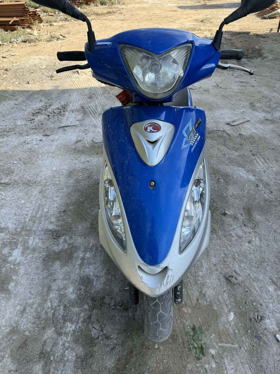 السلام عليكم دراجة كامكو v2دراجة نضيفة كلش  برغي ما مفتوح منها نزلتها من الحاويه يوم 10/9 /2025.  ماشيه 60 الف.  بدون رقم محركها 125 سيسي سعرها 925وبيها مجال الشراي مكاني نجف كوفة فلكة الشهرستاني ***********
