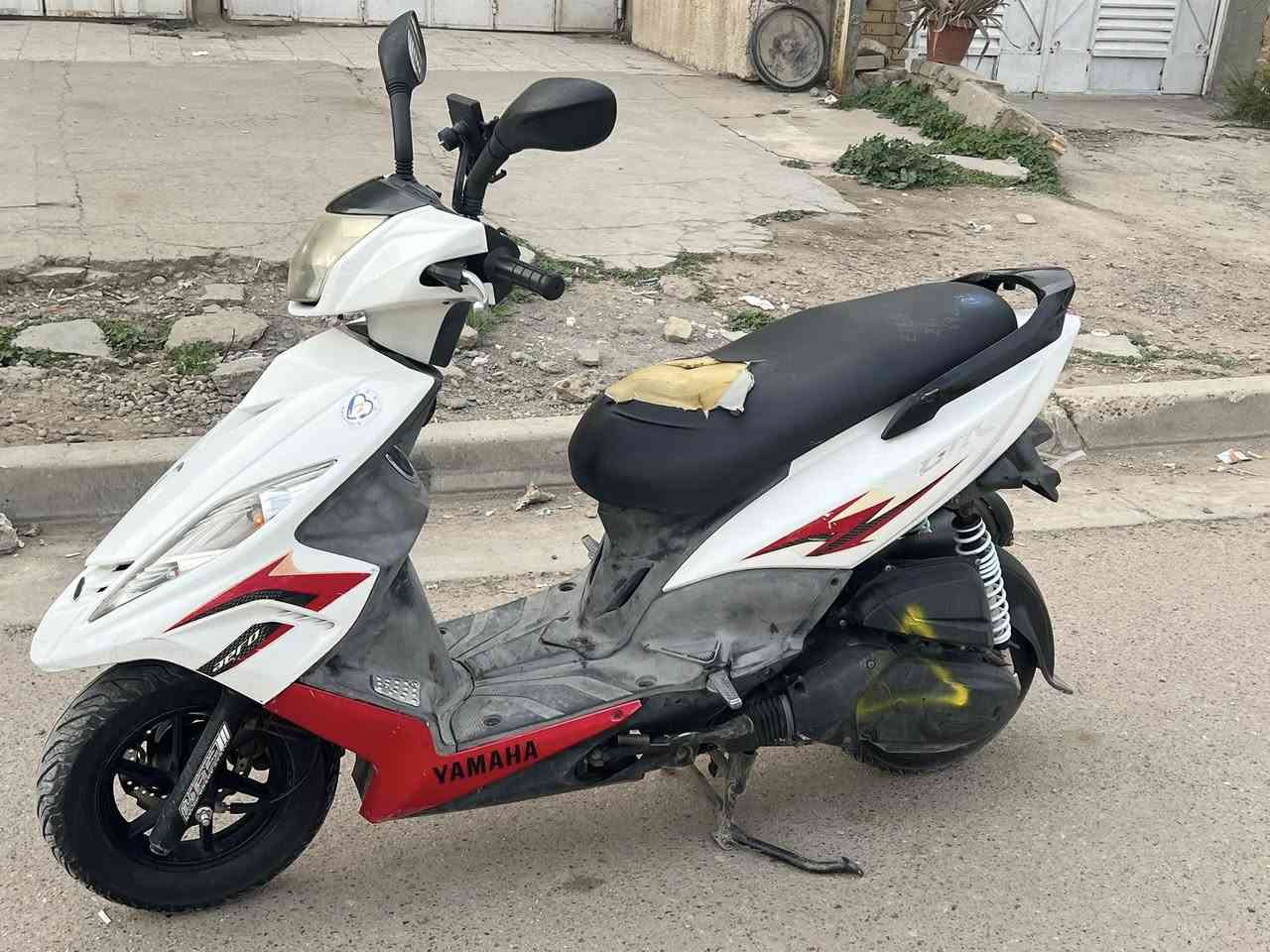 سلام عليكم جيتي أر للبيع فقط بدون مراوس الدراجه كلش نضيفه محرك مامفتوح خرسه الدراجه سعره 950 وبيه مجال مكاني بغداد الغزاليه  رقم ***********
