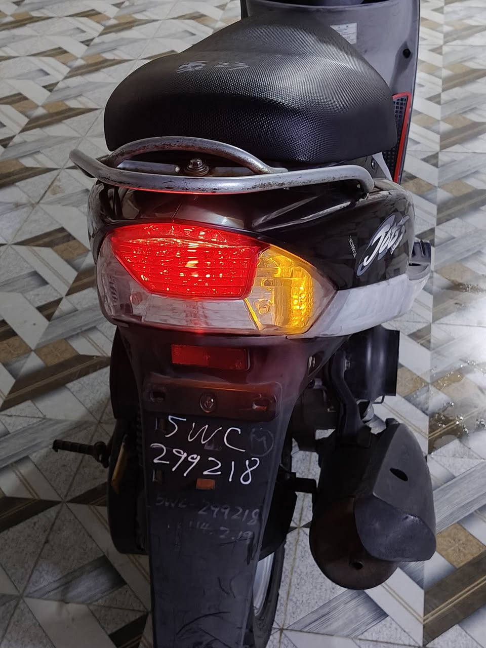 السلام عليكم...ماكس منغولي مكفوله شلعه ومعدل فول برغي مامفتوح بيها مختمه كلها ختم واحد دراجه بالجيس جيب فيتر وياك وتعال افحص وين متريد سلف اسم نكره هندر كهربائيات كامله مكمله  مال رمبه نازله قبل 3 اشهر .. عنوان حله حي العسكري شارع 30..السعر 850 وبيه مجال بسيط ..***********
