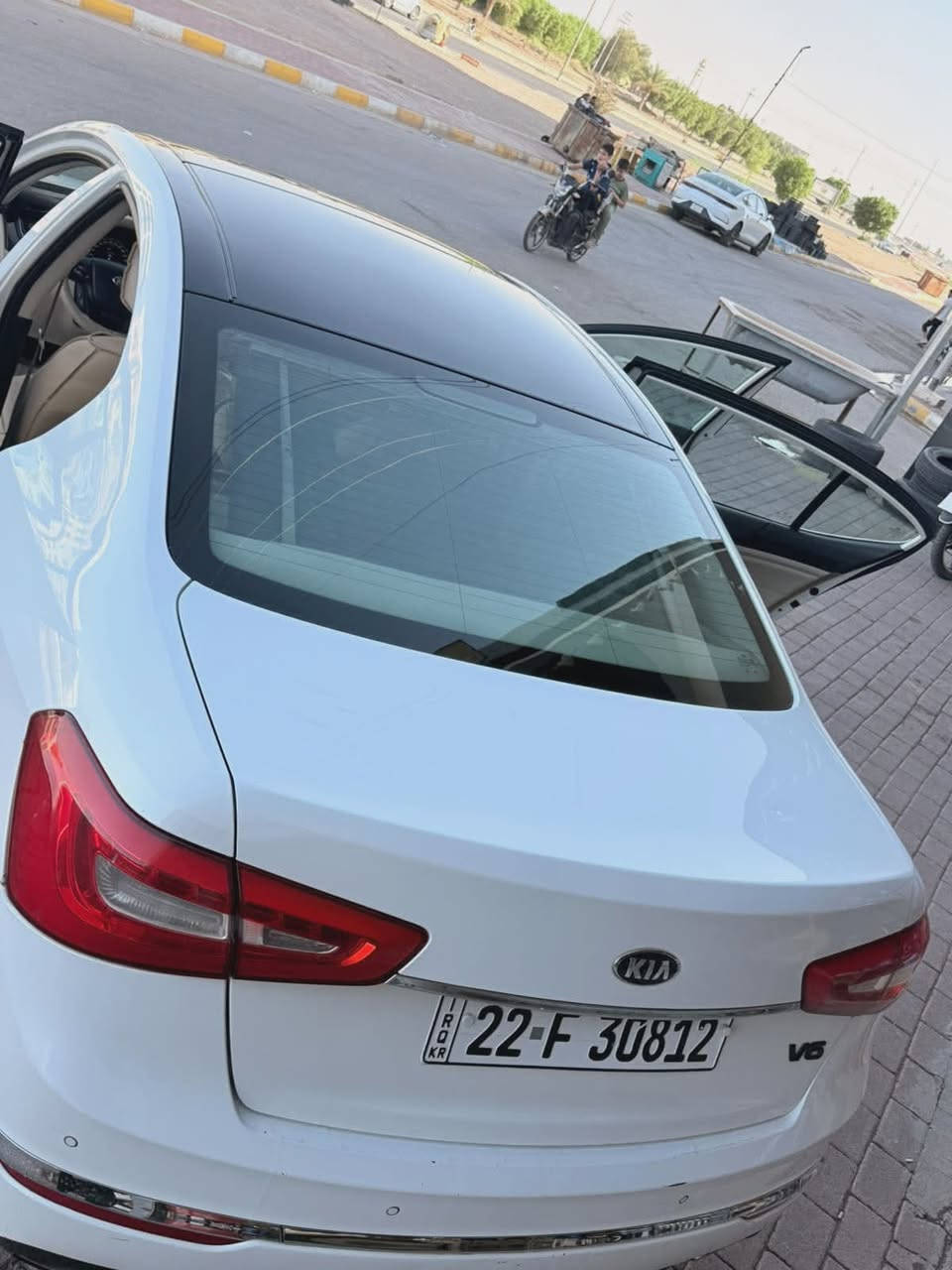 السلام عليكم.
كيا كادنزا
٢٠١٤ خليجي 
فول 
ثلاث قطع صبغ 
125
***********
